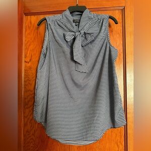 Jones New York herringbone sleeveless top with pussycat bow size Medium